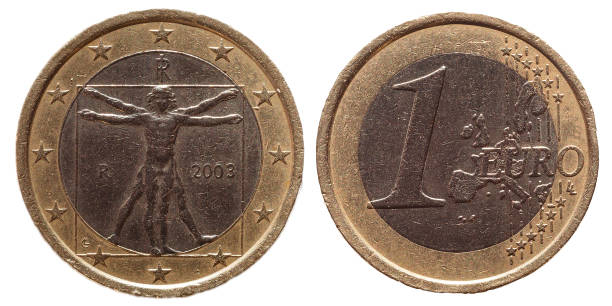 moeda de euro italianas um isolado no fundo branco. conceito de economia monetária europeia. - unidade monetária - fotografias e filmes do acervo