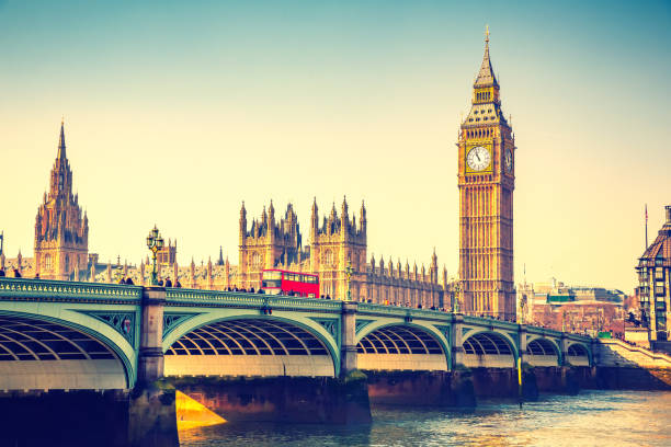 big ben en londres  - westminster bridge fotografías e imágenes de stock