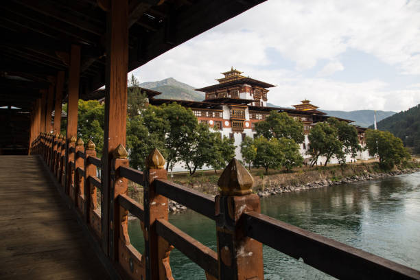 'Punakha Dzong (Punakha monastery)' view from the bridge, Bhutan 'Punakha Dzong (Punakha monastery)' view from the bridge in Punakha, Bhutan phyang monastery stock pictures, royalty-free photos & images