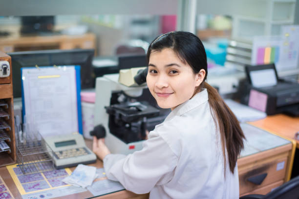 istock Medical technologist is working in the laboratory. 658011664