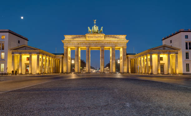 istock Panorama of the Brandenburger Tor at night 658064794
