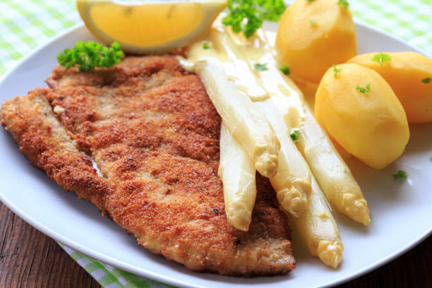 istock Asparagus with schnitzel and boiled potatoes 658093000