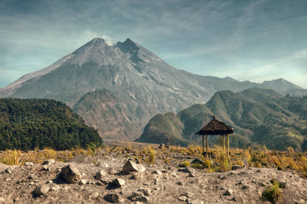 아침에 라피 - mt merapi 뉴스 사진 이미지