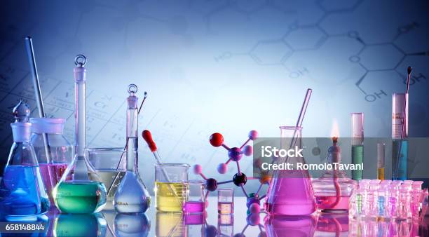 Investigación De Laboratorio Foto de stock y más banco de imágenes de Química - Química, Laboratorio, Sustancia química