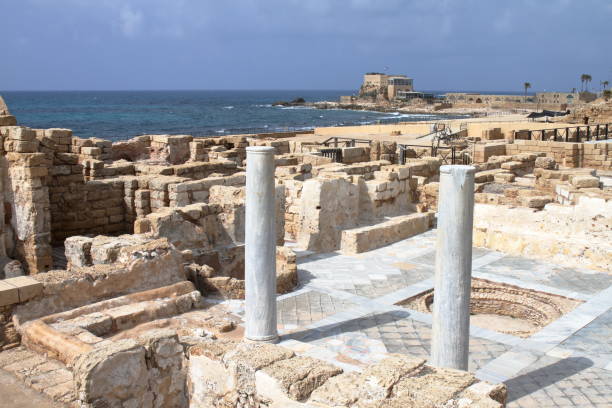 ruinas romanas - caesarea - israel - cherchell fotografías e imágenes de stock