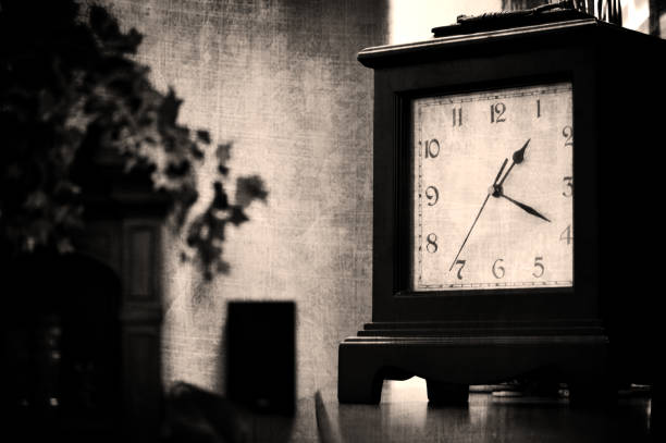 istock Old Fashion Clock 658248050