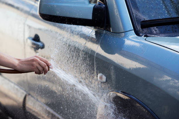 istock the car is washing 658374200