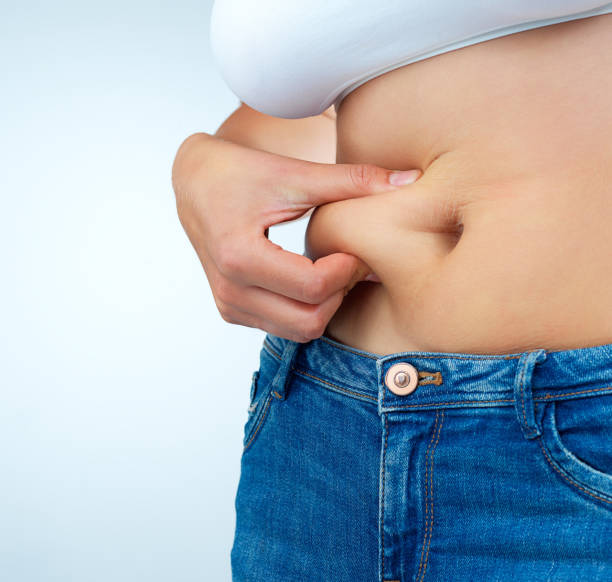 trying to shake off that last pound - torso women jeans abdomen imagens e fotografias de stock