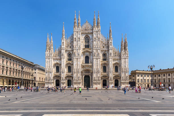 milan duomo, milão, itália - catedral de milão - fotografias e filmes do acervo