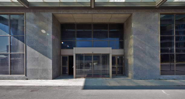 Entrence Entrence of an empty building entrence stock pictures, royalty-free photos & images