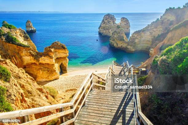 Holzsteg Zum Strand Praia Camilo In Der Nähe Von Lagos Stockfoto und mehr Bilder von Algarve