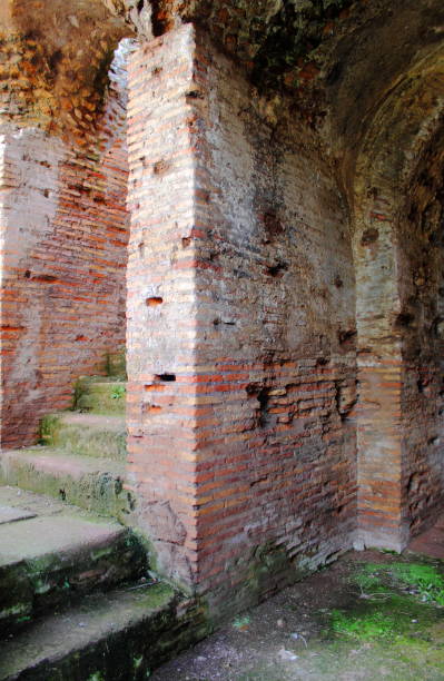 istock Ancient roman house 658494136