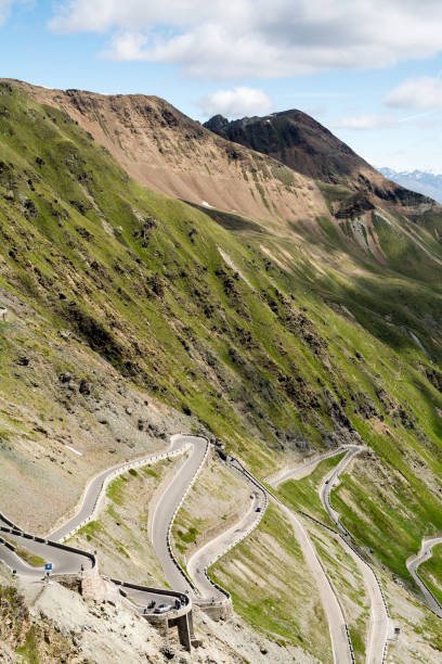 istock Steep descent of mountain road Stelvio pass 658495596