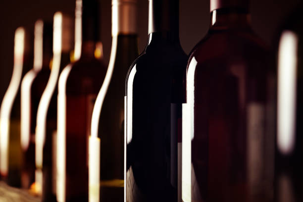 wein weinflaschen - wine bottle bottle burgundy wine stock-fotos und bilder