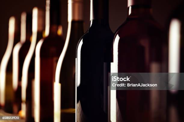 ワインボトル - ワインボトルのストックフォトや画像を多数ご用意 - ワインボトル, ワイン, 瓶