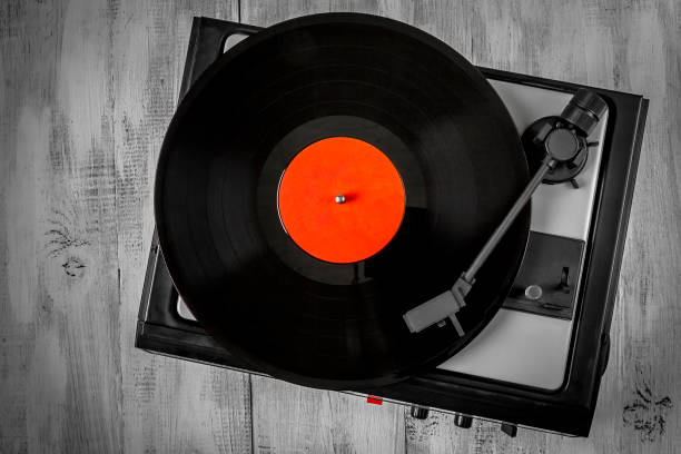 istock Old turntable for vinyl records 658549978