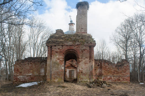 istock ruined abandoned church 658591308