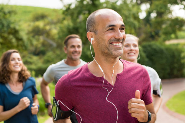 persone felici che corrono - exercising organized group sport outdoors foto e immagini stock