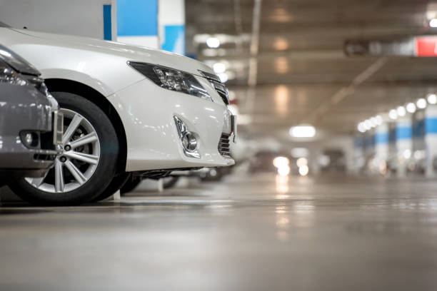 underground japan white car parking/garage - car cleaning inside of indoors imagens e fotografias de stock