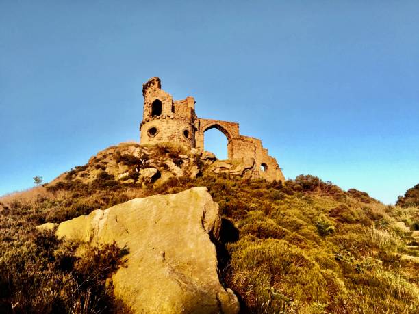 Mow Cop Ruins Old ruins in Mow Cop near Stoke-On-Trent stoke on trent stock pictures, royalty-free photos & images