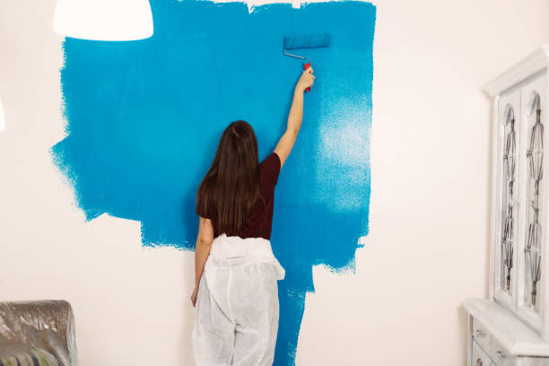 istock Woman DIY painting 658736334