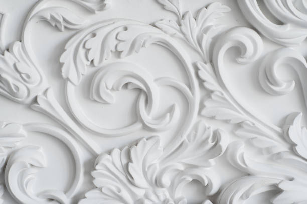 luxe mur blanc design bas-relief avec élément de roccoco de moulures en stuc - sculpture photos et images de collection