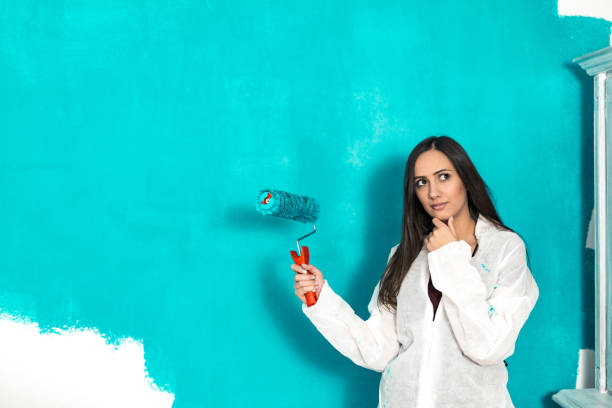 istock Woman DIY painting 658747968