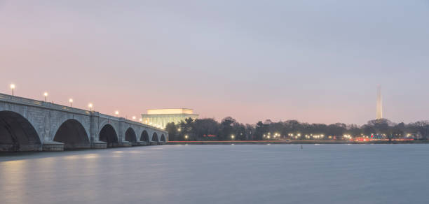 istock Arlington Memorial Bridge to Lincoln Memorial 658804280