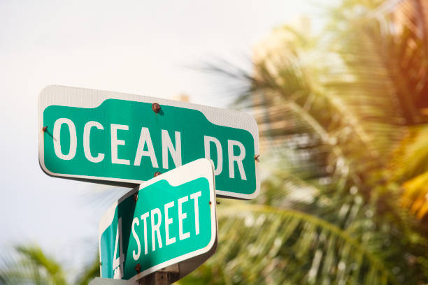 istock Ocean Drive sign in Miami Beach 658817934