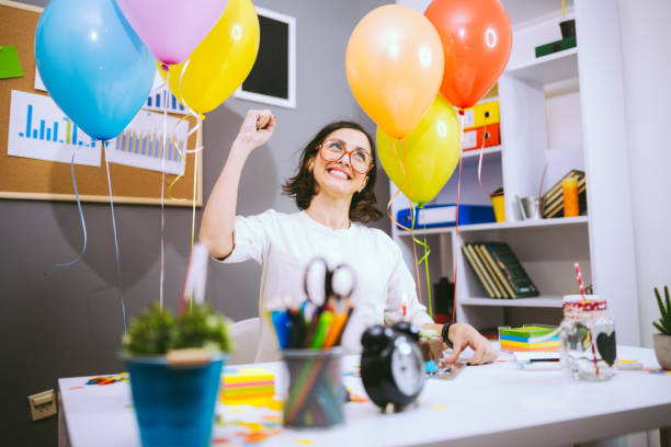 lonely office assistant celebrating birthday party - personal accessory balloon beauty birthday imagens e fotografias de stock