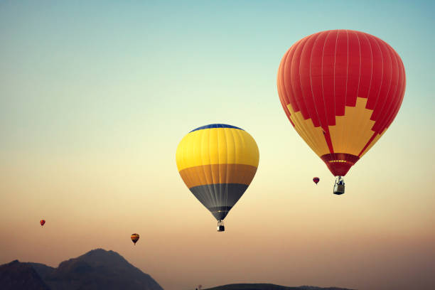 hot air balloon - hill dusk sunset heat haze stock-fotos und bilder