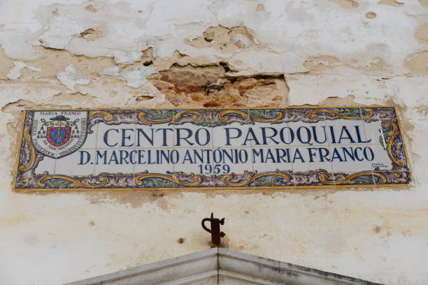 istock Strassenschilder in Portugal (Faro, Lagos, Sagres, Tavira) 658912182
