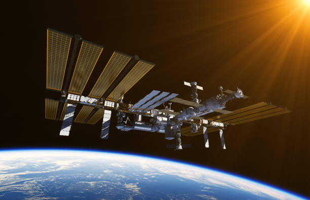 stazione spaziale internazionale nello spazio - satellite view earth globe sunrise foto e immagini stock