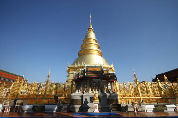 golden temple in Thailand Wat Phra That Hariphuchai in Lampon golden tample stock pictures, royalty-free photos & images