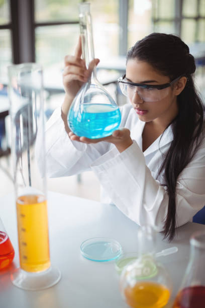 istock Attentive schoolgirl doing a chemical experiment in laboratory 659076650