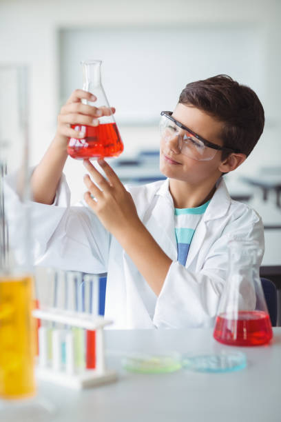 istock Attentive schoolboy doing a chemical experiment in laboratory 659085292