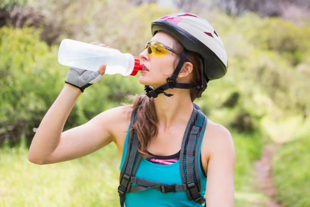 istock Woman drinking water and wearing helmet 659089336