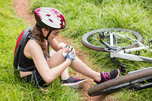 istock Woman hurting her leg 659100934