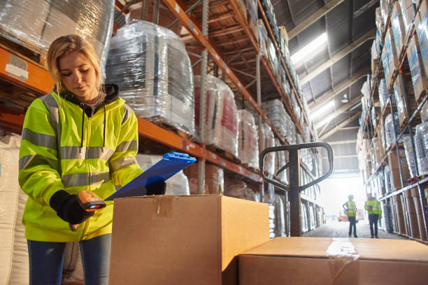 istock prepping the load for transport 659211750