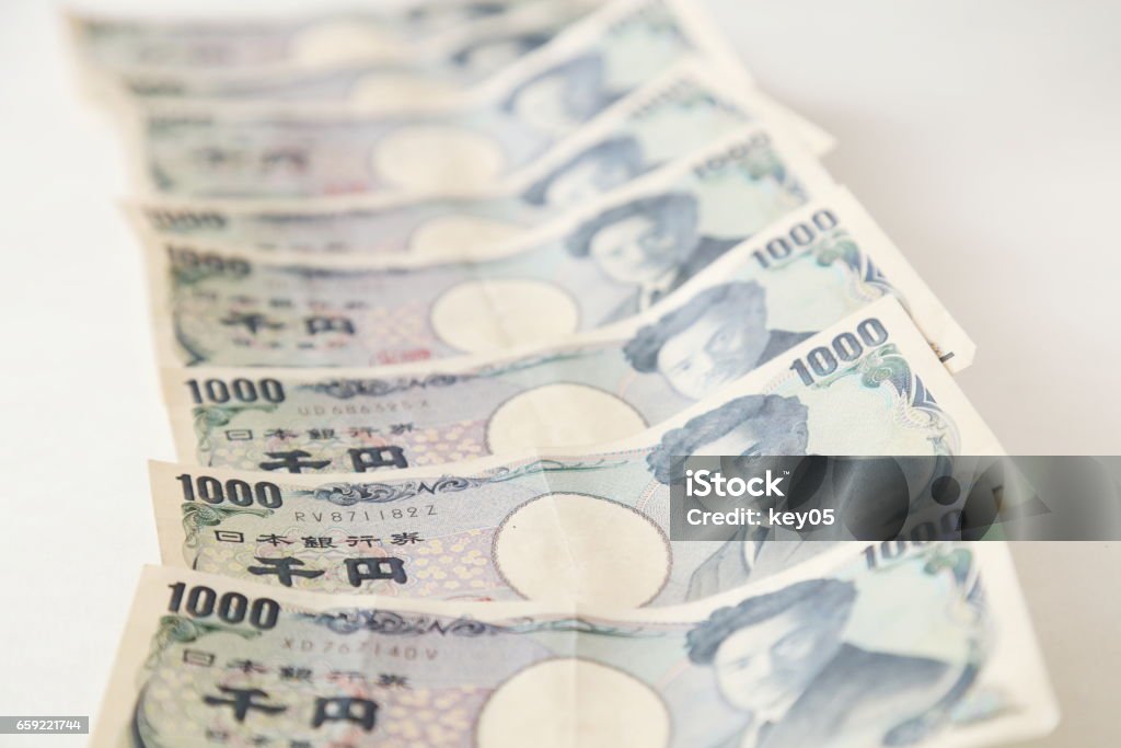 ธนบัตรเยนญี่ปุ่น 1000 เยน ภาพสต็อก - ดาวน์โหลดรูปภาพตอนนี้ - กลุ่ม -  คำอธิบาย, กองสิ่งของขนาดกลาง - กลุ่ม, การถ่ายภาพ - ภาพ - Istock