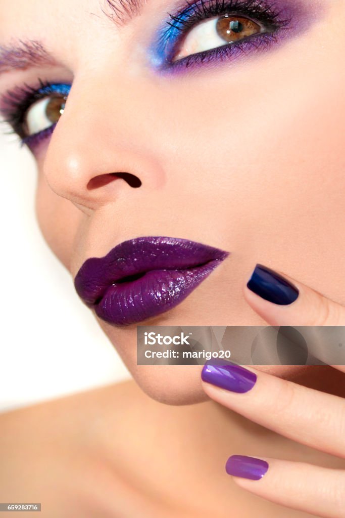 Lila-maquillaje y manicura. - Foto de stock de Achiote libre de derechos
