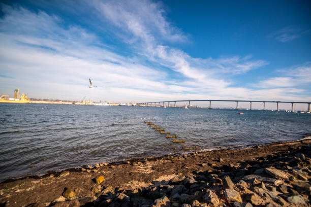 мост коронадо-бей, сан-диего, сша - coronado bay bridge стоковые фото и изображения