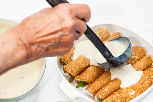 istock Adding white sauce to the quinoa crepes 659394014