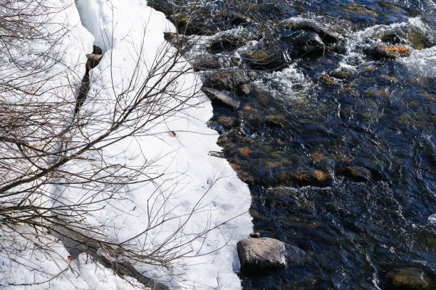 вода против снега - melting spring snow trentino alto adige стоковые фото и изображения