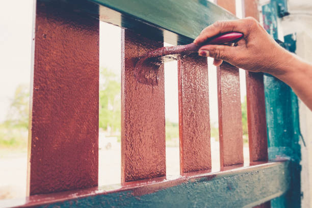 istock Painting the fence house 659470840