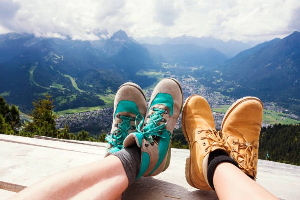 hiking boots relaxing in front of a panoramic view - wetterstein mountains bavaria mountain forest imagens e fotografias de stock