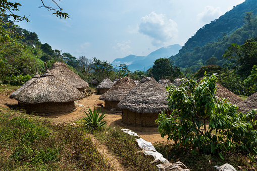 La aldea de Kogi en el bosque en la Sierra Nevada de Santa Marta en Colombia photo