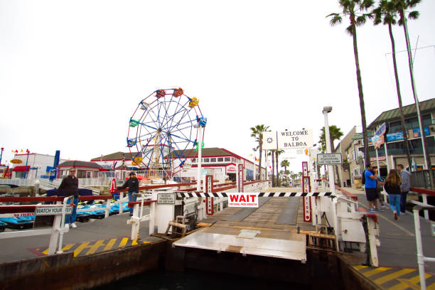 バルボア島フェリー近づいてバルボア楽しみの地帯, カリフォルニア州 - balboa island ferry ストックフォトと画像