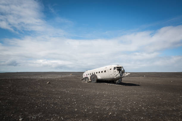 istock Crash landed DC3 plane in Iceland 659639394