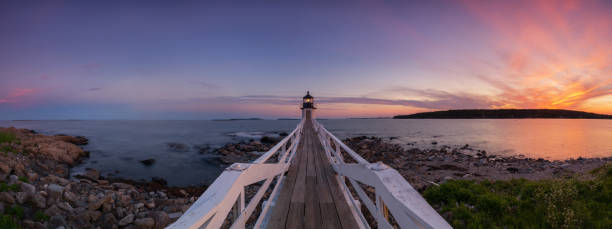 marshall point lighthouse panorama sunset - maine marshall point lighthouse port clyde lighthouse imagens e fotografias de stock